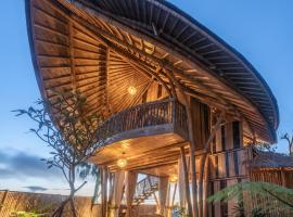 The Dewi Eco Bamboo Villa, hotel dengan jakuzi di Kubupenlokan