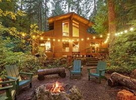 ZigZag Basecamp · Cozy Cabin Perfect for Nature Escapes w/ Hot Tub, cabana o cottage a Rhododendron