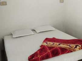 Hotel Shri Gyandeep, ξενοδοχείο σε Dharāsu