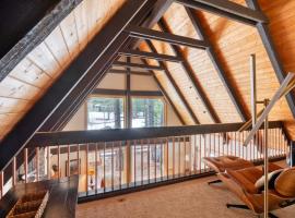 Spring Home 6 - Cozy 4BR Cabin in Black Butte Ranch w Fireplace、Black Butte Ranchのヴィラ