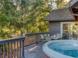 Lazy Bear Lodge · Spacious 6BR Lodge with Chef's Kitchen, Hot Tub, Golf Views and more, וילה בMount Hood Village