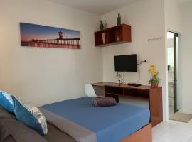 Cozy BangTao Studio 6 by Bacre, hotel cu parcare din Ban Thalat Choeng Thale