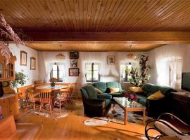 Green Inn Homestead With Sauna, хотел в Dravograd