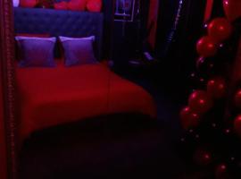 LOVE ROOM Le rouge et noir, budgethotel i Barr