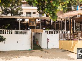 This is it Beachfront - Rooms, Cafe & Events, glamping site in Arambol