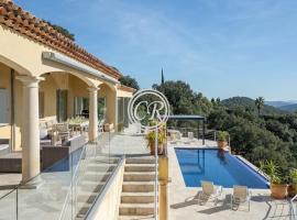 Superbe villa - piscine- vue mer، بيت عطلات في لا لوند-ليه-مور