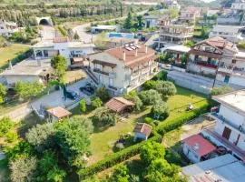 elia villa raches