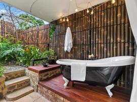 Mrs Percivals heritage luxury and romance with outdoor deep soak tub, hotel Victor Harborben