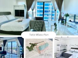 6Pax Suites Setia City Convention Trefoil Shah Alam SiS Homestay、シャー・アラムのジャグジー付きホテル