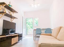 Céntrico apartamento bien ubicado para 5 (3 Hab) con garaje, Ferienwohnung in Alcobendas