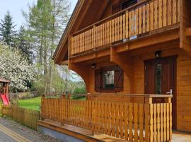 Poranek Pieniński, hotel u gradu Krošćenko