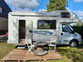 Camping-car calme et confortable, apartment in Carentoir