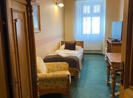 Hotel & Caffe Silesia, hotel di Frýdek-Místek
