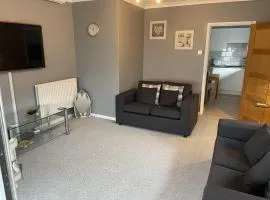 1-Bedroom Apartment Sleeps 4 Parking