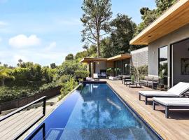 Stunning 5 Bedroom Villa with Private Pool, hotel s parkováním v Los Angeles