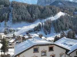 Cësa Panaval Apartments, hôtel à Santa Cristina Valgardena