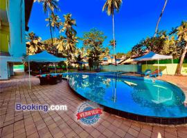 Hotel The Golden Shivam Resort - Big Swimming Pool Resort In Goa، فندق في Goa