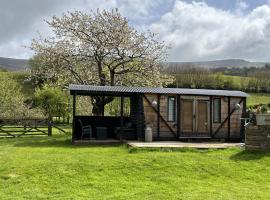 1 Bed converted Railway Wagon near Crickhowell, cottage in Crickhowell