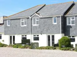BY THE BEACH, dog friendly cottage with parking