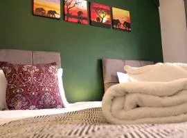 Parking, 4 Bedrooms, Small Courtyard