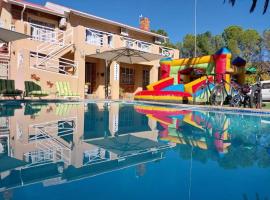 Victoria Oaks Guesthouse, bed and breakfast i Victoria West