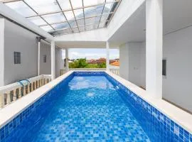 Exquisite Villa VENIRE I Canggu I Rooftop Pool I AirCon I Netflix I Kitchen I Parking