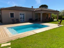 Villa spacieuse avec piscine privé , Vallée du Lot, atostogų namelis mieste Prayssac