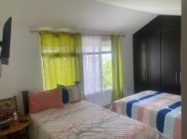 La Posada de Laura - Habitación, hotel en Calarcá