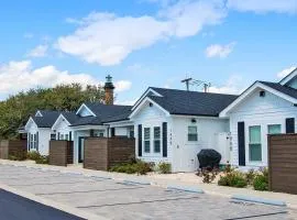 Oceanside, Comm Pool! Lighthouse Views! Close to beach, BC18B, Oh Whale