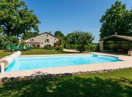 The French Farmhouse in Quercy, hotel with parking in Montaigu-de-Quercy