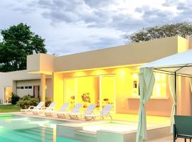 Mágica CASA FINCA de lujo piscina privada wi-fi tv, hotel en Mariquita