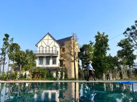 Valentina Castle - Melorita Hòa Lạc, hotel v Hanoji