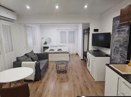 City Center Apartments, hotel cerca de 28 Octovriou Square, Pafos