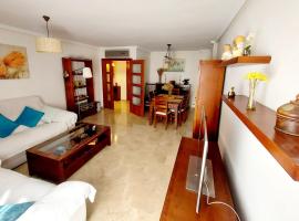 Awesome central house with 3 bedrooms, hotell sihtkohas Ceuta