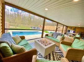 Kings Woods Lodge Resort in Wine Country with Heated Pool, Sauna & Games