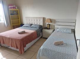 Apto de 2 quartos com AR localizado no centro sul, pet-friendly hotel in Santo Ângelo
