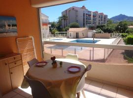 Appartement terrasse , vue sur piscine Montagne !! Incroyable !, hotel en Argelès-sur-Mer
