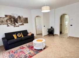 LA Home - Animal House, hotel with jacuzzis in Viareggio