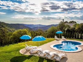 Istrian villa with four bedrooms, three bathrooms, private pool, table tennis, free Wi-Fi and parking, view of beautiful nature, hotel en Račički Brijeg