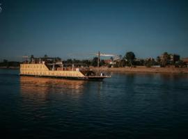 Gentle Breeze: Jazīrat al ‘Awwāmīyah şehrinde bir tekne