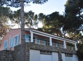 Charmante villa proche de la mer, hotel v destinácii Narbonne-Plage