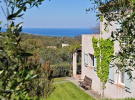 Villa vue mer dans nature protégée, plage à 1,5 km, hotel with parking in Cervione