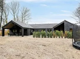 Spacious Retreat for 20 - By Traum Ferienwohnungen