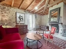 Le Clos des Écorcins - Terrasse - Parking privé, Hotel in Saint-Amand-sur-Sèvre