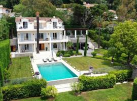 Villa de 6 chambres avec piscine privee jardin clos et wifi a Cannes a 2 km de la plage: Cannes'da bir otel