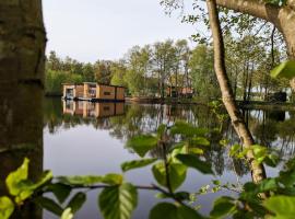 Hausboot Lena, hotel with parking in Papenburg