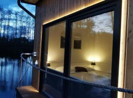 Hausboot Friedrich, hotel v destinaci Papenburg