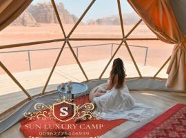 SUN LUXURY CAMP &Tour, hotell i Wadi Rum