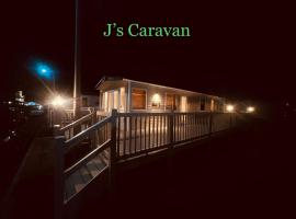 Jackies Caravan Accommodation Only، مكان تخييم فخم في Kinmel Bay