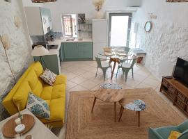 Cosy flat in the heart of Valbonne Village, hotell i Valbonne